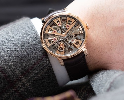 Hands-on with the Arnold & Son Nebula 41.5 and 38 Gold Limited Editions