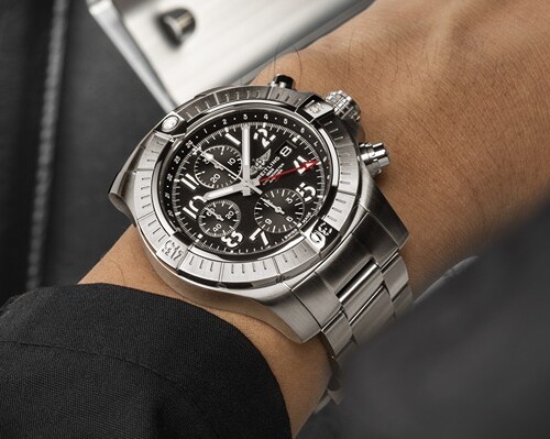 Hands-on with the Breitling Avenger Chronograph GMT 45 Black Watch